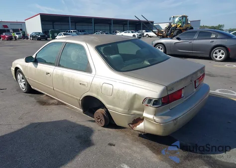 2001 Toyota Camry Le z USA, uszkodzony, nr VIN 4T1BG22K41U079287